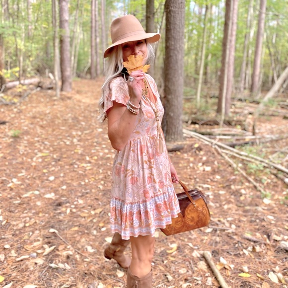 🌻🍂🍁Hello BEAUTIFUL POSHERS 🍁🍂🌻 - Picture 1 of 7